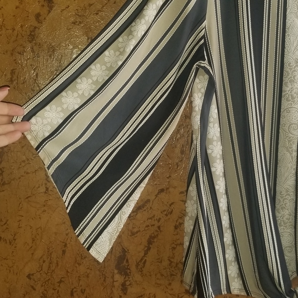 Ladies blouse - Picture 4 of 8